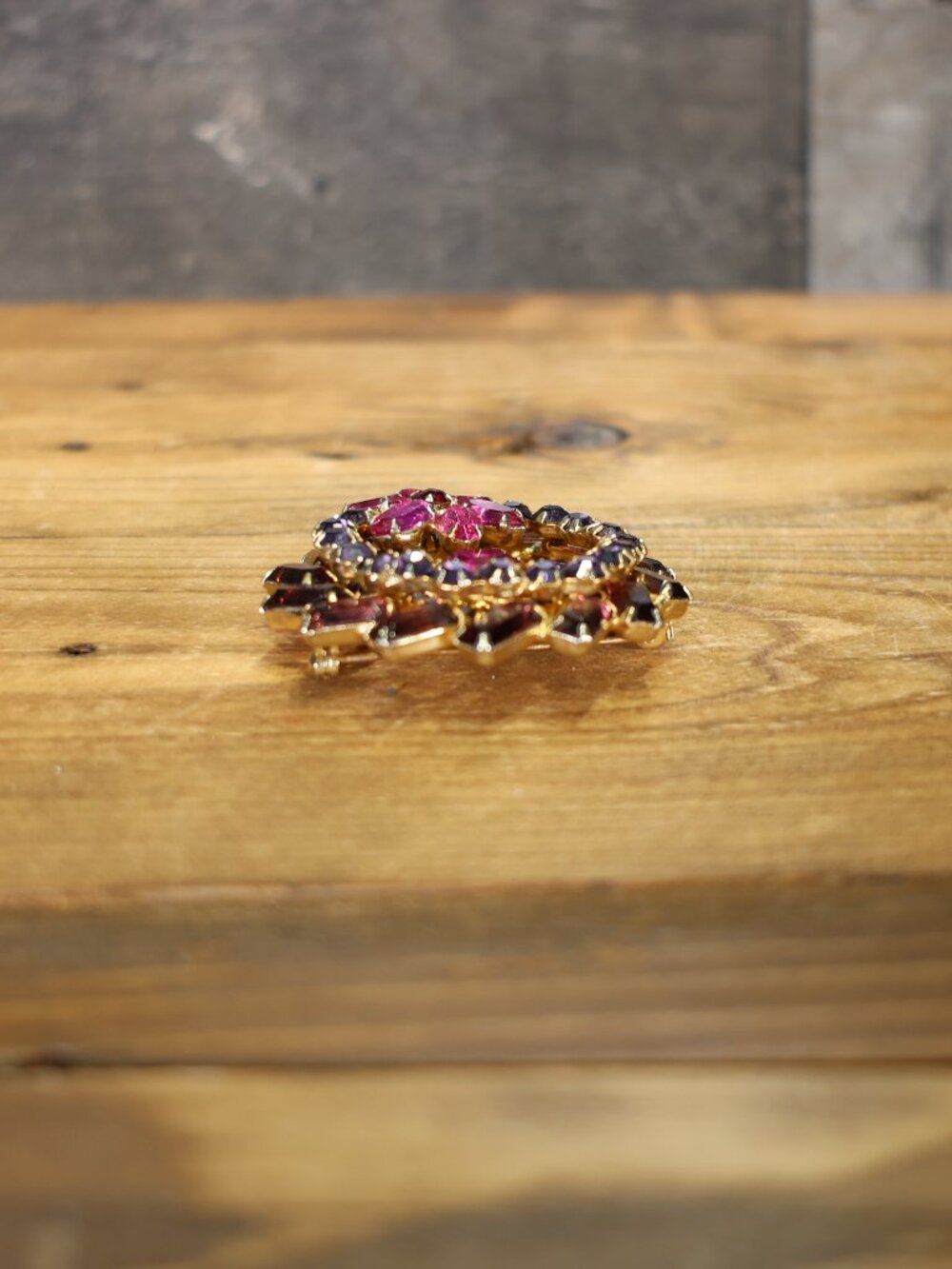 Vintage JULIANA Rhinestone Fuchsia Amethyst Pink Brooch Statement Pin - Picture 4 of 4